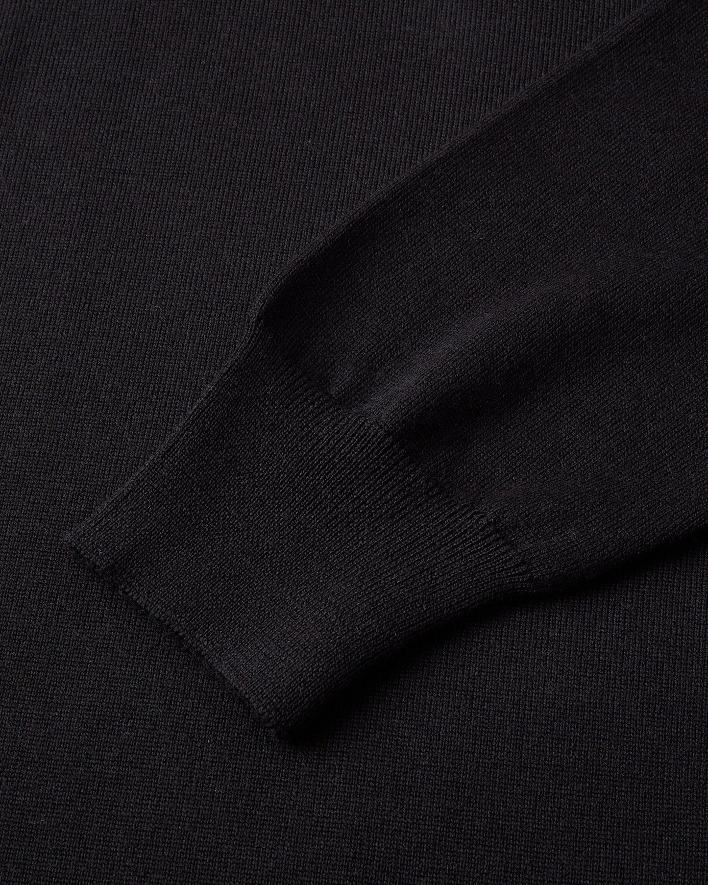 Travel Wool Crew Neck Knit (Black)